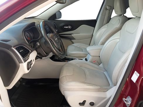 Used 2019 Jeep Cherokee Limited FWD image 19