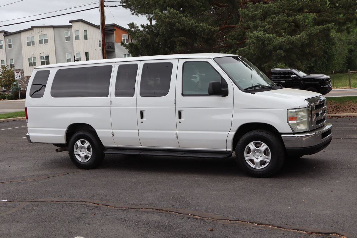 Used 2010 Ford E-350 and Econoline 350 XLT RWD image 2