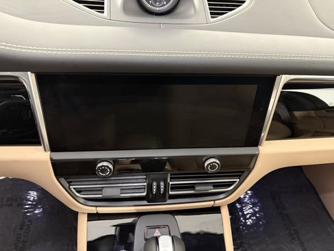 Used 2025 Porsche Macan S image 19