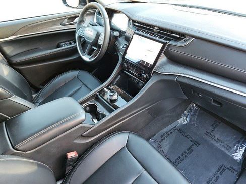 Used 2024 Jeep Grand Cherokee Limited image 14