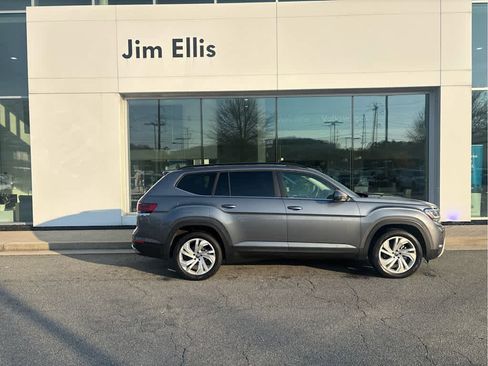 Used 2023 Volkswagen Atlas SE w/ Panoramic Sunroof Package image 2