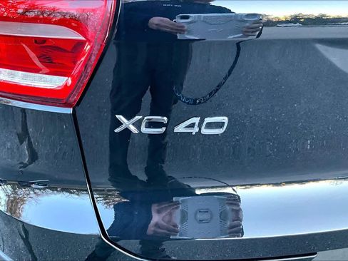 Certified 2023 Volvo XC40 B5 Plus w/ Protection Package Premier image 30