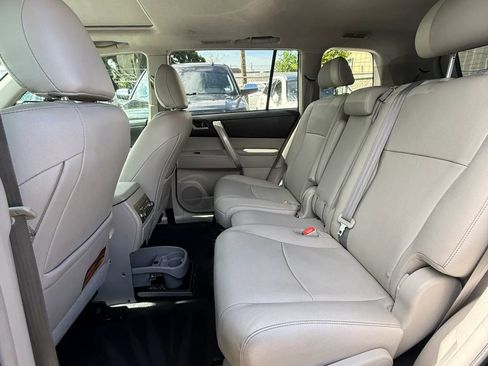 Used 2013 Toyota Highlander SE FWD image 15