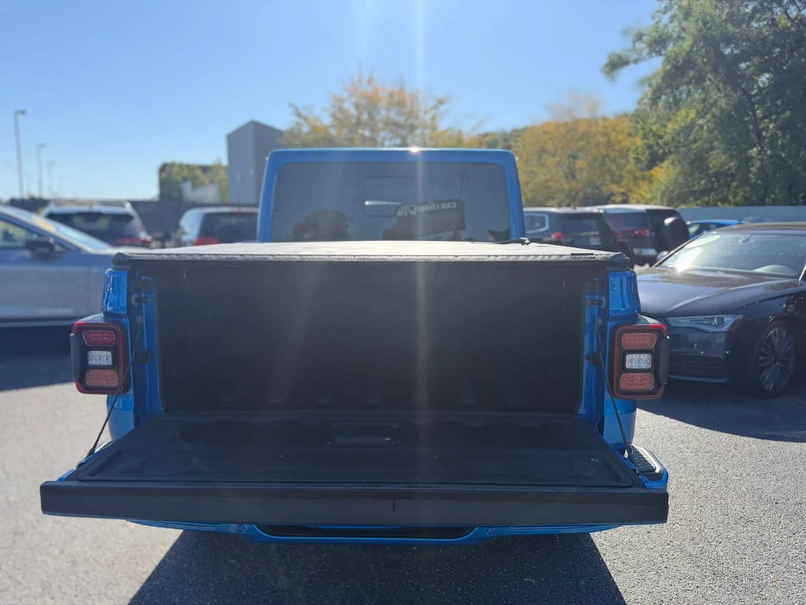 Used 2022 Jeep Gladiator Overland AWD/4WD image 5