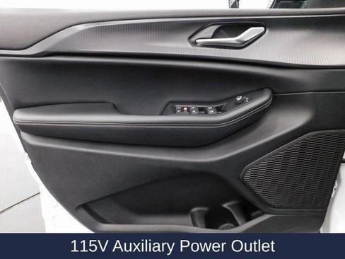 Used 2024 Jeep Grand Cherokee L Altitude image 25