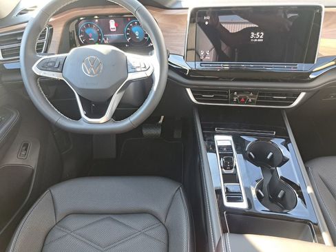 New 2026 Volkswagen Atlas SE FWD image 18