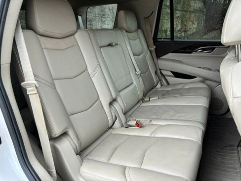Used 2016 Cadillac Escalade Luxury image 18