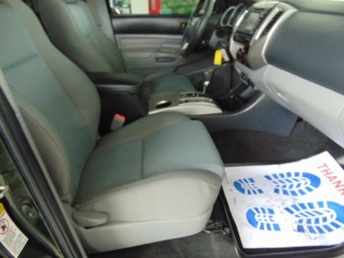 Used 2013 Toyota Tacoma 4x4 Double Cab w/ TRD Sport Pkg image 8
