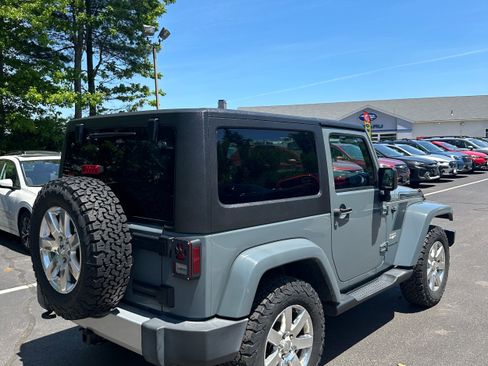 Used 2015 Jeep Wrangler Sahara w/ Connectivity Group AWD/4WD image 5