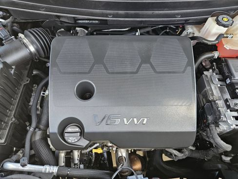 Certified 2023 Chevrolet Traverse LT FWD image 35