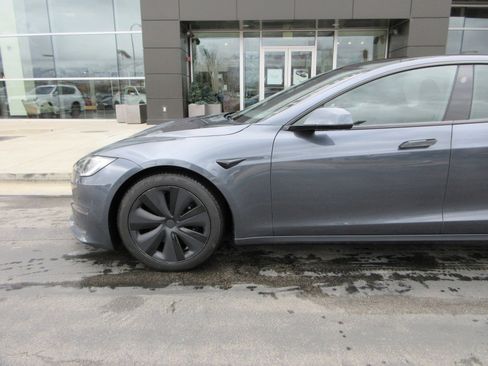 Used 2023 Tesla Model S Plaid image 2