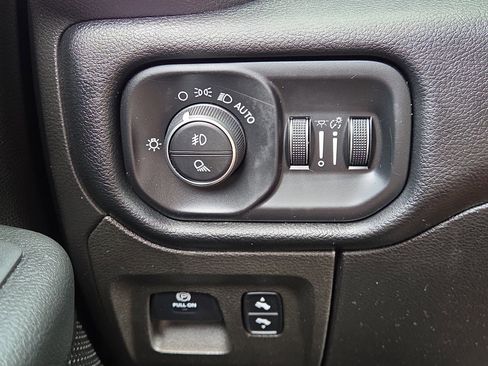 Used 2019 RAM 1500 Big Horn image 28