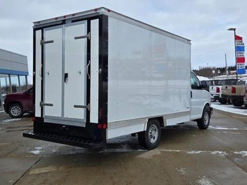 New 2026 Chevrolet Express 3500 Work Van w/ Power Convenience Package image 5