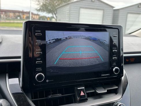 Used 2021 Toyota Corolla LE image 9