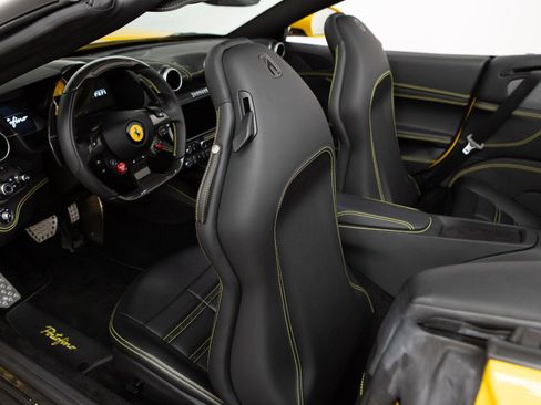 Certified 2020 Ferrari Portofino RWD image 62