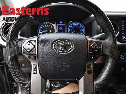 Used 2020 Toyota Tacoma SR5 AWD/4WD image 10