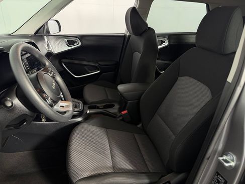 Used 2025 Kia Soul LX w/ LX Technology Package FWD image 20