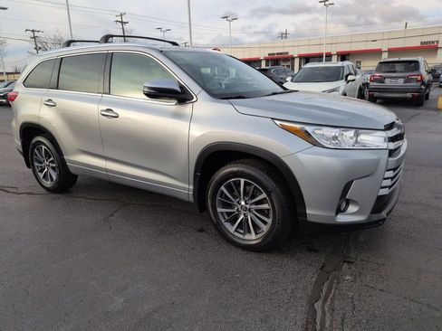 Used 2017 Toyota Highlander XLE image 7