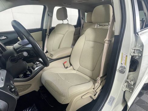 Used 2017 Dodge Journey SE w/ Flexible Seating Group image 23