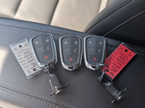Used 2023 Cadillac XT4 Premium Luxury FWD image 36