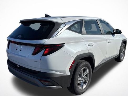 Used 2025 Hyundai Tucson SE AWD/4WD image 6