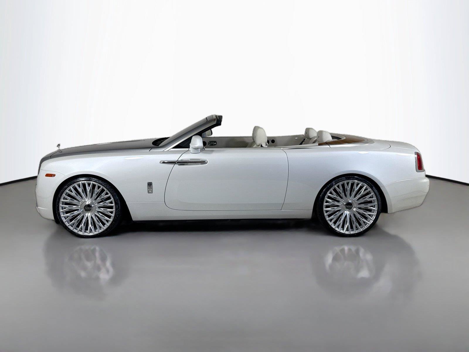 Used 2016 Rolls-Royce Dawn RWD image 11
