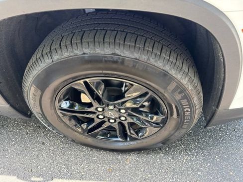 Used 2022 Chevrolet Traverse LS w/ Midnight/Sport Edition FWD image 5