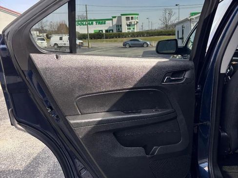 Used 2017 Chevrolet Equinox LT image 25