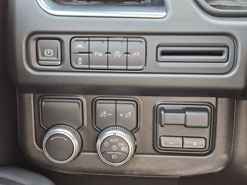 Used 2021 GMC Yukon XL SLT w/ SLT Luxury Plus Package image 23