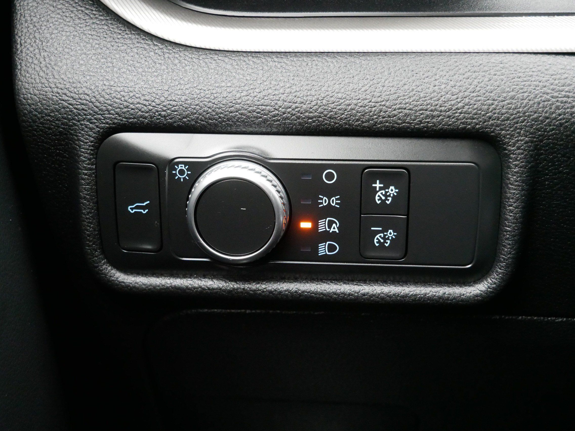 Used 2020 Ford Explorer XLT w/ Comfort Package AWD/4WD image 25