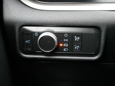 Used 2020 Ford Explorer XLT w/ Comfort Package AWD/4WD image 25
