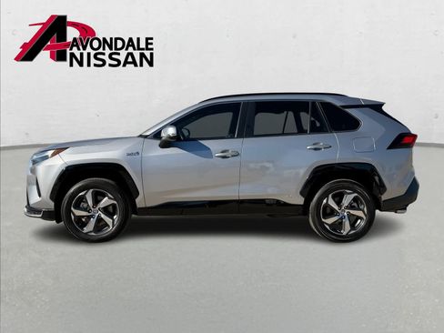 Used 2022 Toyota RAV4 SE image 3