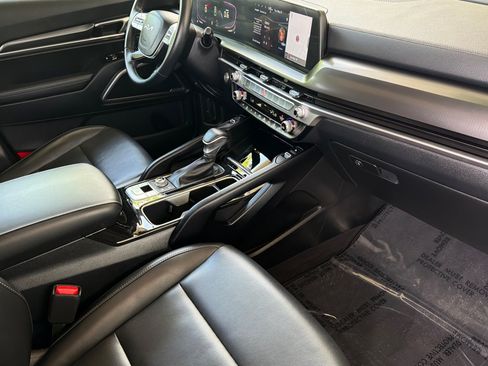 Used 2025 Kia Telluride S AWD/4WD image 17