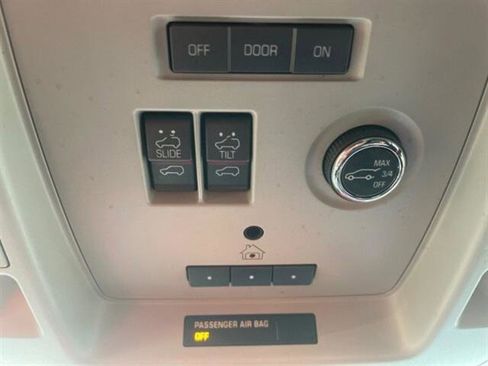 Used 2018 GMC Yukon XL SLT w/ Premium Edition image 33