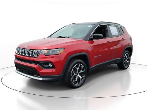 Used 2025 Jeep Compass Limited AWD/4WD image 2