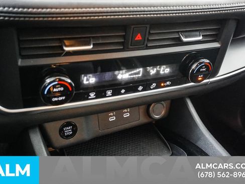 Used 2024 Nissan Rogue SV FWD image 38