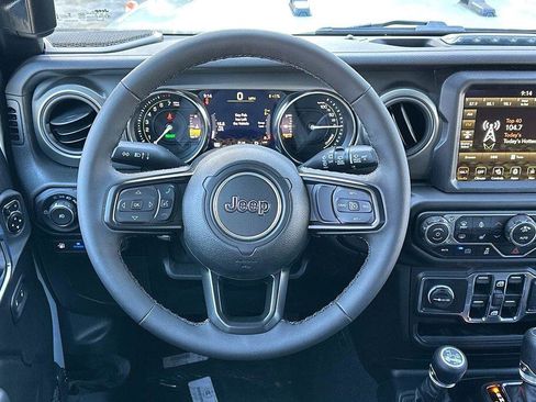 Used 2023 Jeep Wrangler Unlimited w/ Sun & Screen Package image 11