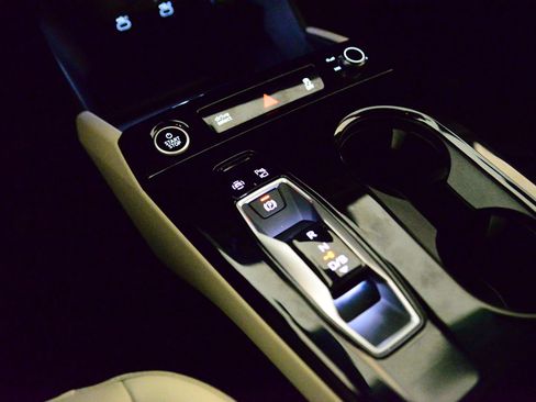 Used 2025 Audi Q6 e-tron Premium w/ Convenience Package image 14