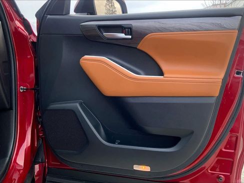 Used 2023 Toyota Highlander Platinum image 23