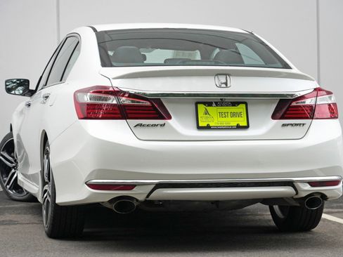 Used 2017 Honda Accord Sport image 5