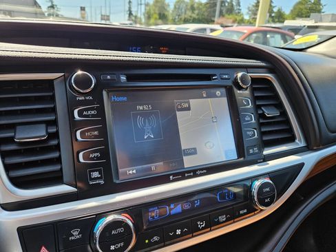 Used 2017 Toyota Highlander Limited Platinum AWD/4WD image 29