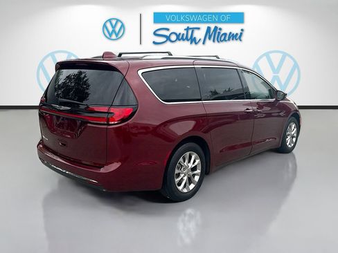Used 2021 Chrysler Pacifica Touring-L w/ Premium & Safety Sphere Group FWD image 7
