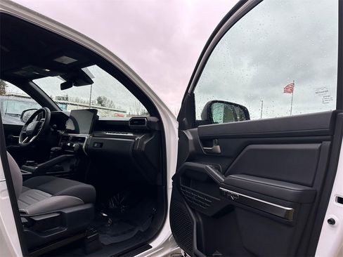 Used 2024 Toyota Tacoma TRD Off-Road image 11