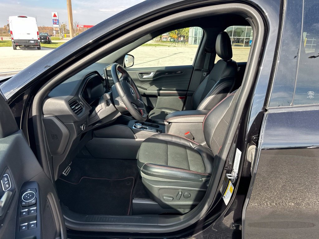 Used 2023 Ford Escape ST-Line w/ Tech Pack #1 AWD/4WD image 9