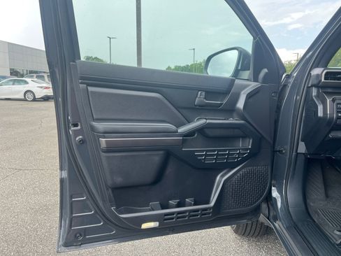 Used 2026 Toyota 4Runner SR5 RWD image 33