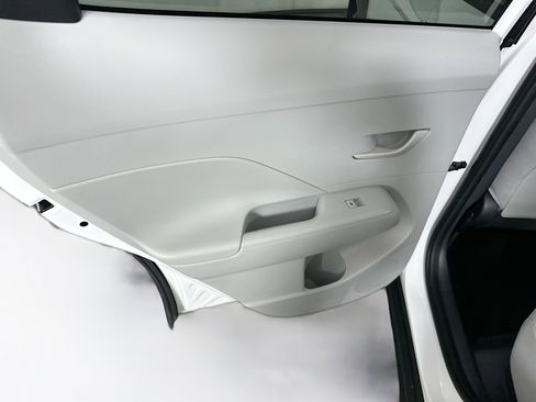 Used 2025 Hyundai Kona SEL FWD image 25