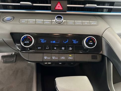 Certified 2024 Hyundai Elantra SEL image 24