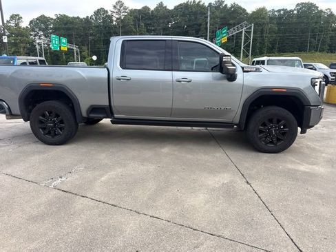 Used 2024 GMC Sierra 2500 AT4 w/ AT4 Premium Plus Package AWD/4WD image 8