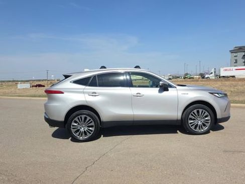 Used 2021 Toyota Venza Limited image 5