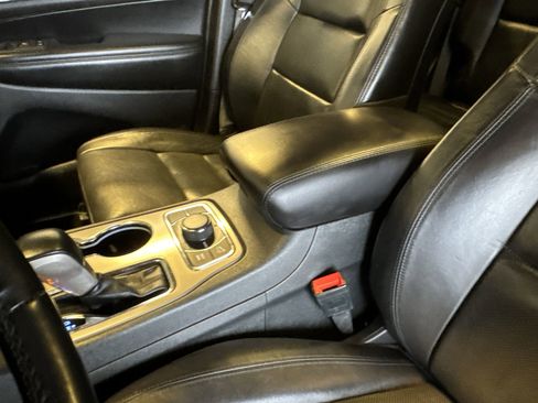 Used 2021 Jeep Grand Cherokee Limited w/ Luxury Group II image 21